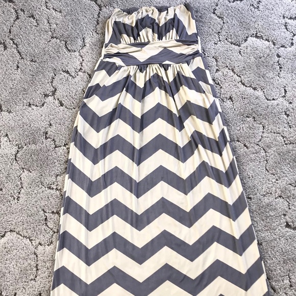 🔴SOLD-Mercari 🦄Chevron Maxi Dress Size Small - Picture 3 of 3